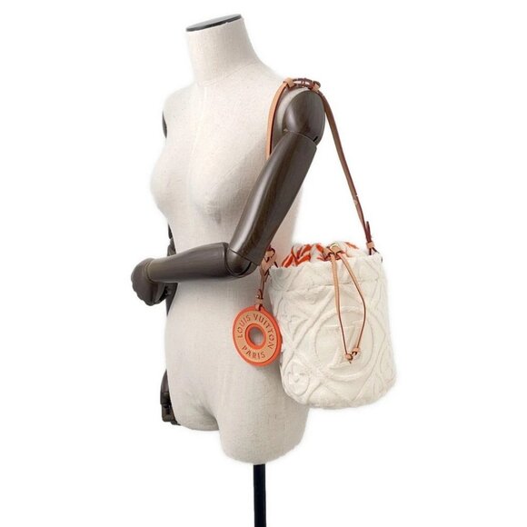 LOUIS VUITTON Bucket LV Vacation LV By the Pool/Pile Here - Picture 5 of 16